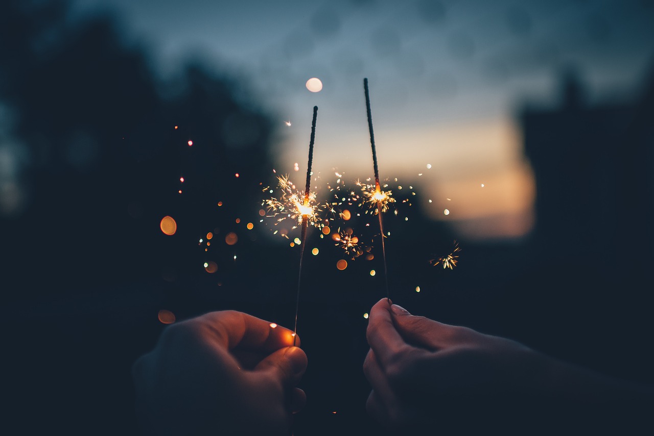 new year's eve, dark, fireworks, hands, lights, macro, sparklers, sparks, sparkling, celebrate, celebration